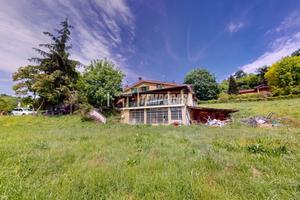 CASA INDIPENDENTE LIBERA SU QUATTRO LATI!