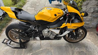 Yamaha R1 60th anniversario