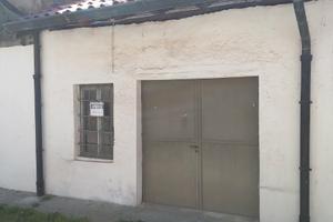 Magazzino/box in ampia corte chiusa