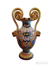 Vaso in ceramica labor deruta con manici serpenti