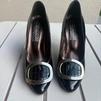 Décolleté in vernice nera di Caparrini