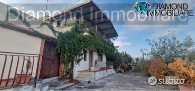 Casa indipendente con 20.000 mq di terreno