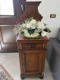 Mobiletto in ciliegio con top in marmo