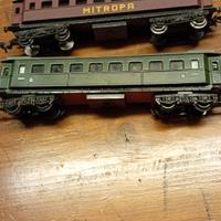 Coppia di carrozze passeggeri dei tempi passati H0