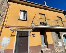 CASA SEMINDIPENDENTE A CHIUSANO DI SAN DOMENICO