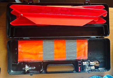 Triangolo auto con valigetta 