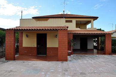 Villa indipendente con vista mare a Castelluccio