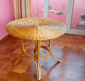 tavolino in vimini
