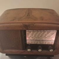 Radio a valvole, mobile in legno, misure contenute