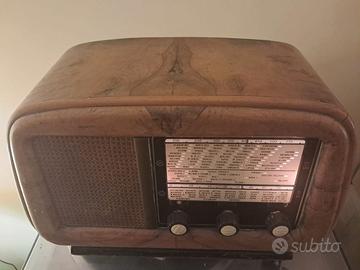 Radio a valvole, mobile in legno, misure contenute