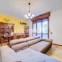 AMPIO TRILOCALE DI 100 MQ CON DOPPI SERVIZI, BALCO