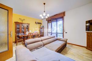 AMPIO TRILOCALE DI 100 MQ CON DOPPI SERVIZI, BALCO