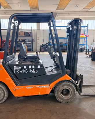 CARRELLO ELEVATORE MULETTO DIESEL STILL 25 QUINTAL