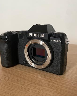 FUJIFILM X-S20 body xs20 + batteria aggiuntiva
