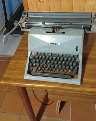 Macchina da scrivere  Olivetti