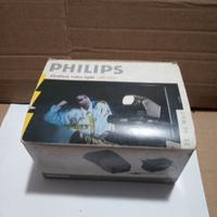 CORDLESS PHILIPS VIDEO LIGHT SBC 5331 CON 2 LAMPAD