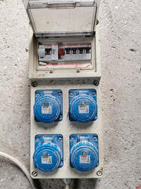 presa elettrica  a quattro uscite