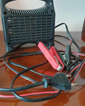 CARICA BATTERIE AUTO E MOTO.