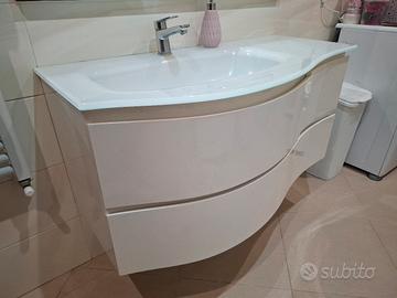Lavabo Bagno Specchio Rubinetto Lavandino Cassetti