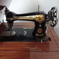 macchina da cucire vintage con mobiletto
