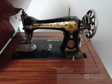 macchina da cucire vintage con mobiletto