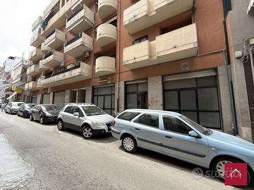 Ampio locale comm. In Via Scommegna