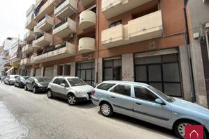 Ampio locale comm. In Via Scommegna
