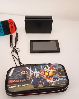 Nintendo Switch completa, custodia e vari giochi