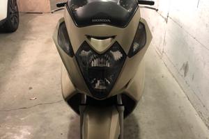 Con bauletto e borse laterali