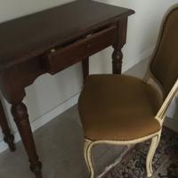 Piccola scrivania arte povera