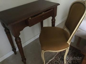 Piccola scrivania arte povera