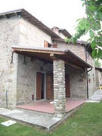 Rustico / Casale di 400 m² con più di 5 locali a S