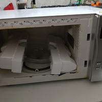 microonde usato pochissimo.