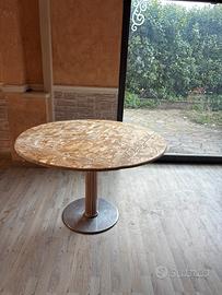 Tavolo Rotondo con base centrale