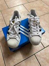 Scarpe adidas nuove mai usate