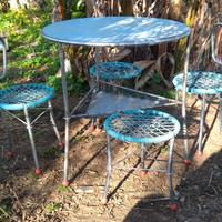 Tavolo pieghevole con sedie anni 70