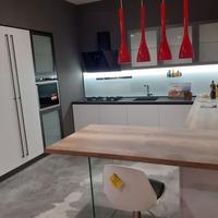 Cucina laccato bianco opaco con penisola
