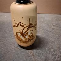 Vaso in ceramica decorata con paesaggio orientale 