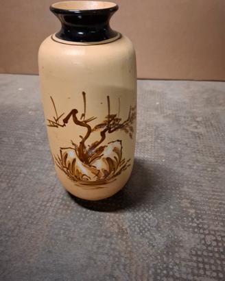Vaso in ceramica decorata con paesaggio orientale 