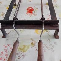 Girarrosto in ferro con 2 spiedi doppi in acciaio