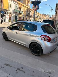 Peugeot 208 come nuova
