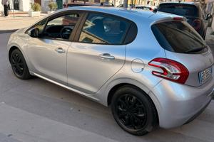 Peugeot 208 come nuova