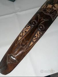 Grande maschera africana in legno da appendere