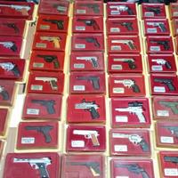 collezione pistole edicola