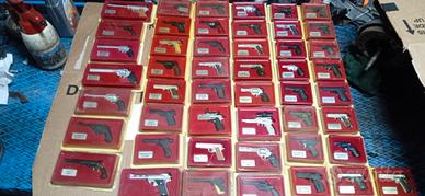 collezione pistole edicola