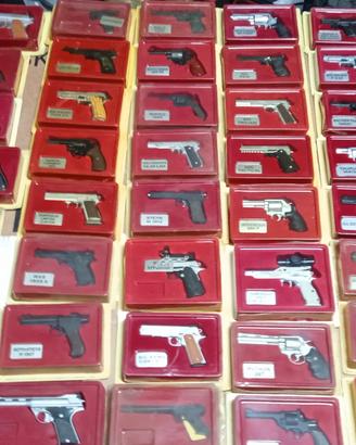 collezione pistole edicola