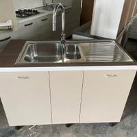 Mobile con  lavello e rubinetto