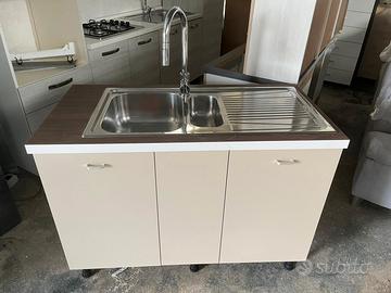 Mobile con  lavello e rubinetto