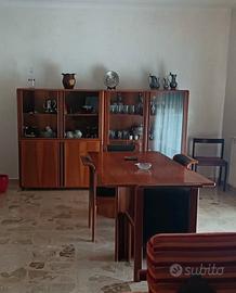 Tavolo in legno +  6 sedie + mobile+credenza