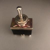 Interruttore doppio deviatore a levetta on off on